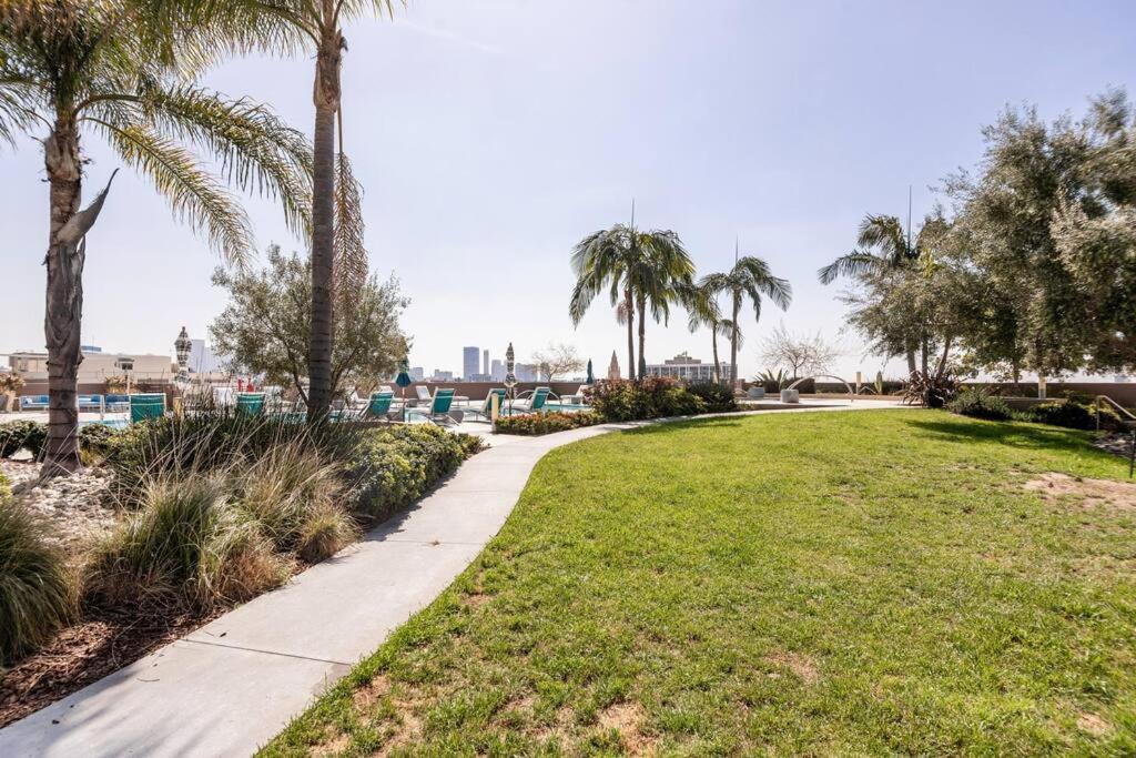 Gorgeous Luxury High Rise W/prvt Parking