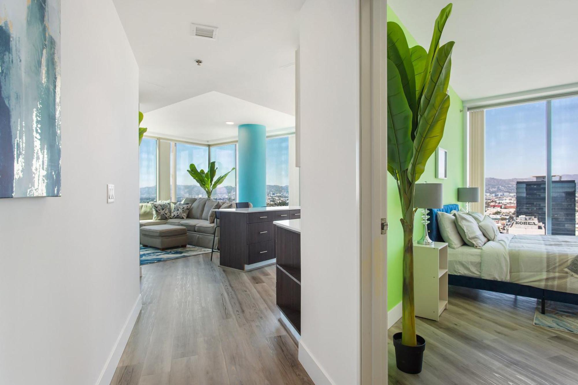 Gorgeous Luxury High Rise W/prvt Parking Appartement *