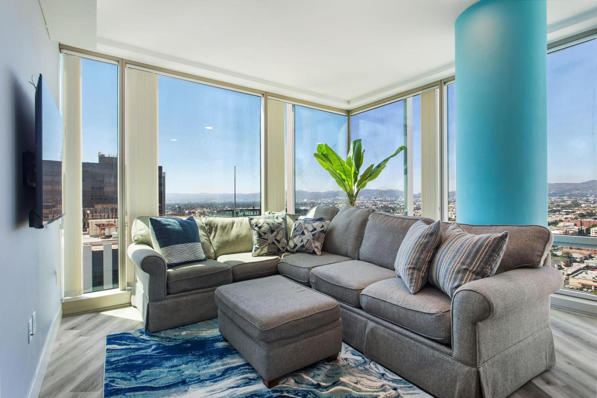 Gorgeous Luxury High Rise W/prvt Parking Appartement *