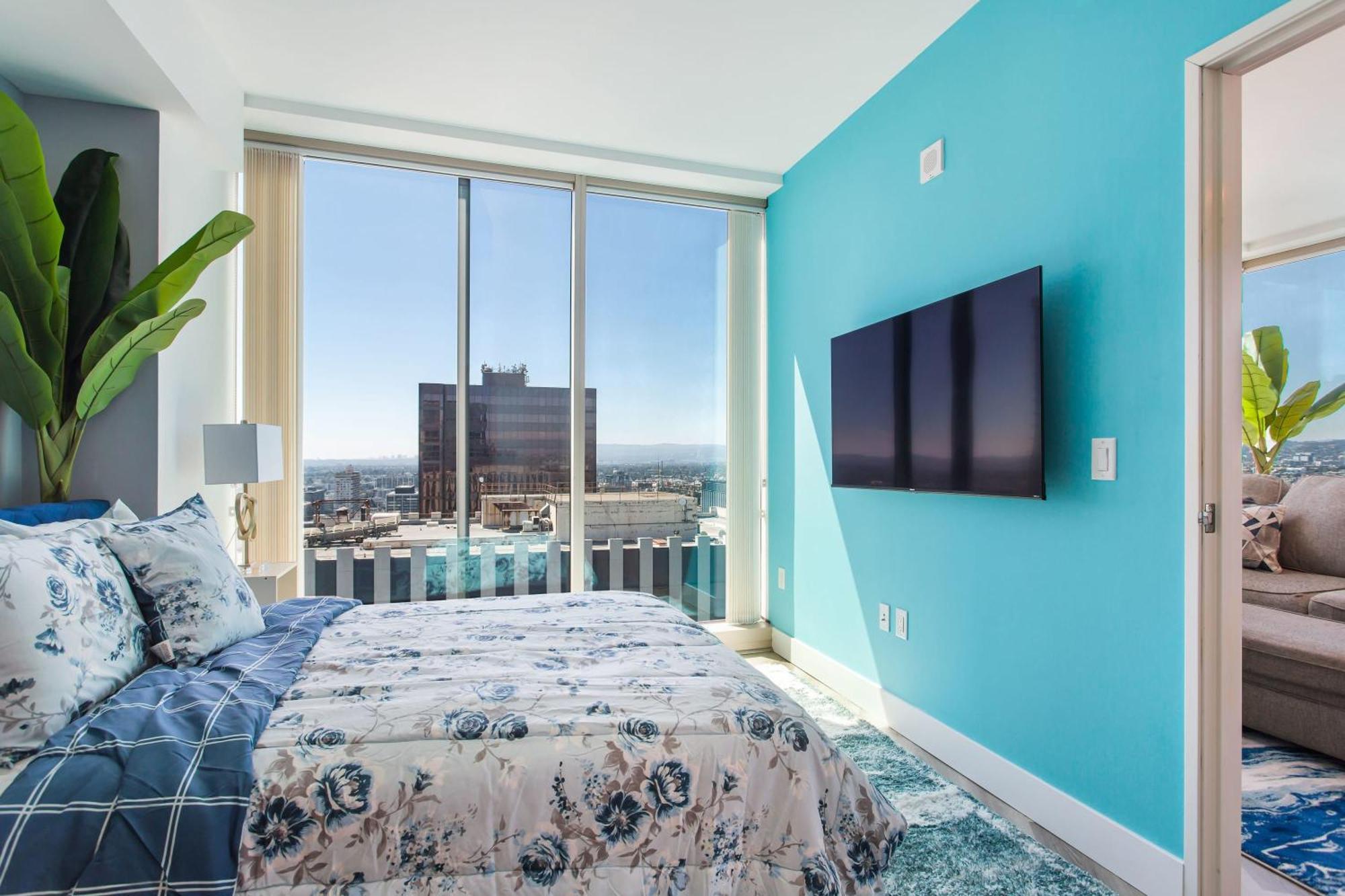 Gorgeous Luxury High Rise W/prvt Parking *